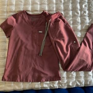 Figs Dark Cherry scrub set size XS